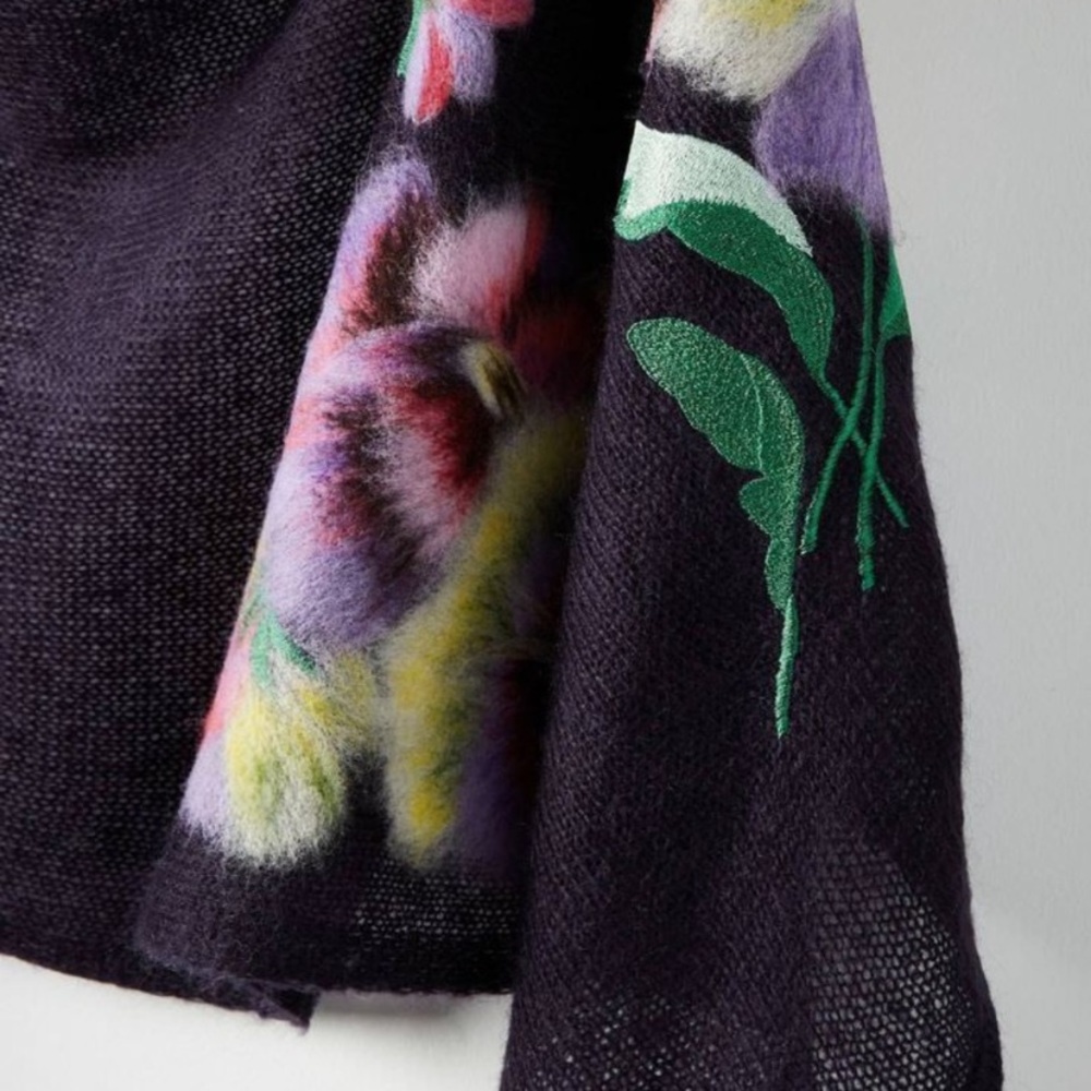 🧣NWT Anthropologie Navy Felted Bouquet Scarf - Picture 4 of 12